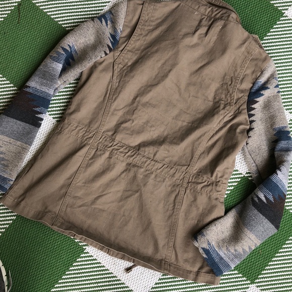 Thread & Supply kaki jacket with blue Aztec design, snap front & lots of pockets - Picture 7 of 8